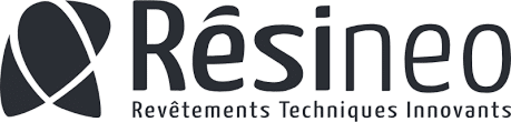 Résineo : Expert en Revêtements Techniques Innovants Logo Résineo et slogan Revêtements Techniques Innovants avec un symbole graphique abstrait gris foncé.